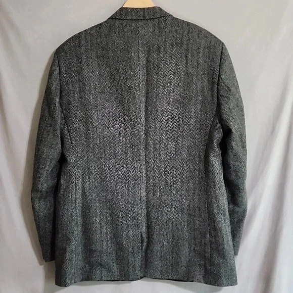 Men's Stafford Suit, Brown/Gray, Size 44R, Pre-Owned - Picture 3 of 11